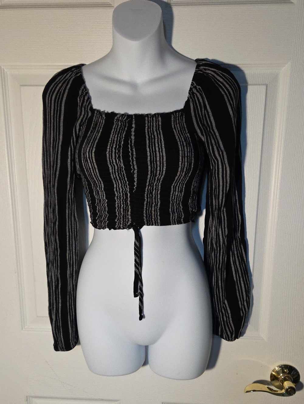 NoBo Black Grey Striped Long-Sleeve Cropped Top Sz S ✨️5/$30
